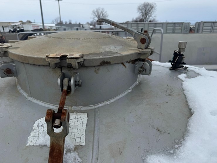 2012-90-bbl-tanker-take-off-w/-pumps-image-10