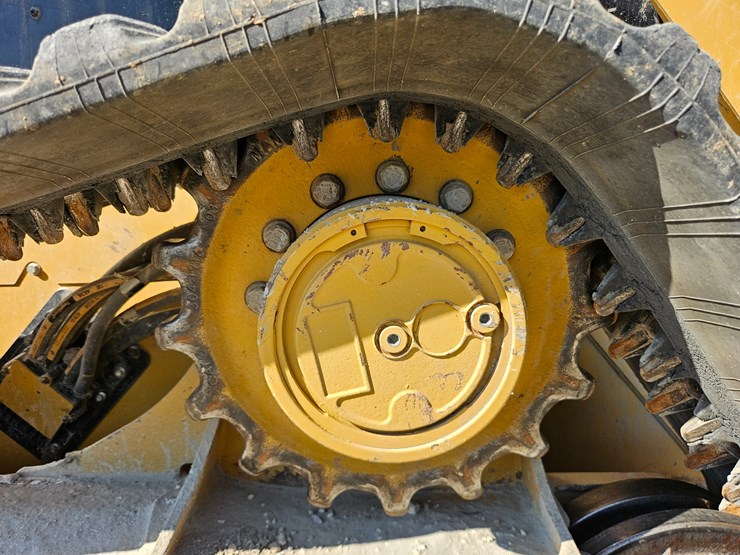 2023-caterpillar-299d3-image-60