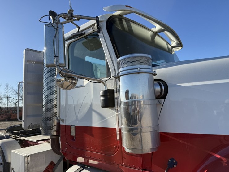 #1952-•-2008-international-eagle-day-cab-truck-tractor-image-39