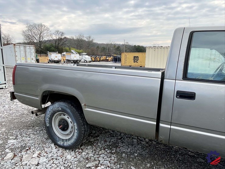 1990-gmc-sierra-pickup-truck-image-32