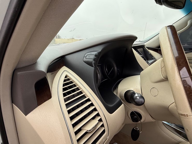 2012-infiniti-qx56-image-53