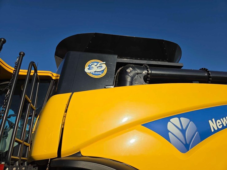 2010-new-holland-cr9065-image-18