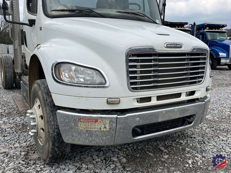 2013-freightliner-m2-s/a-cab-&-chassis-image-15