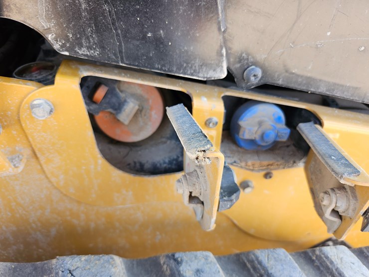 2023-caterpillar-299d3-image-74