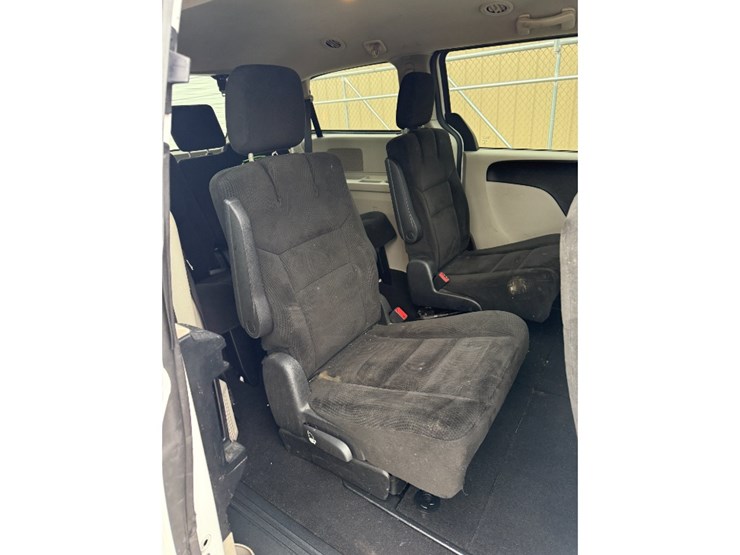 2016-dodge-grand-caravan-image-21