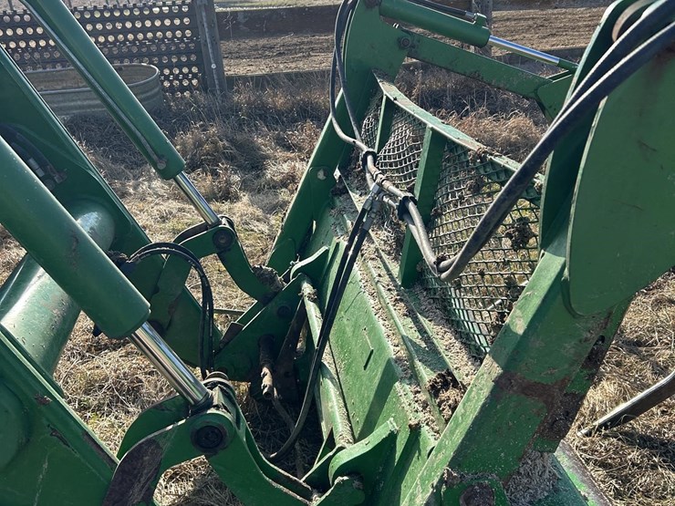 2013-john-deere-6170r-image-33