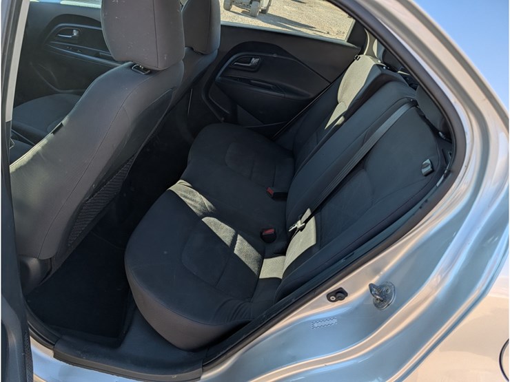 2013-kia-rio-image-11