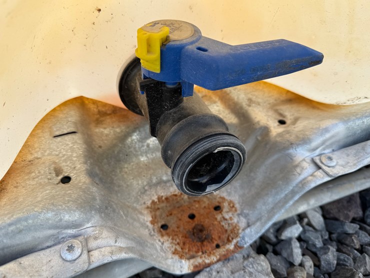 #22626-•-1000-gallon-poly-tank-w/-cage-image-4