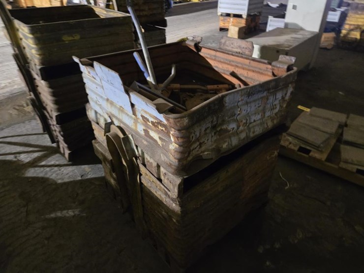 #3415-•-(2)-steel-crates-w/-heavy-duty-chains-and-more-image-3