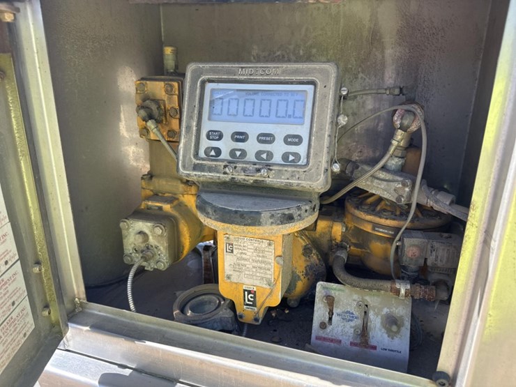 2013-freightliner-m2-106-image-25