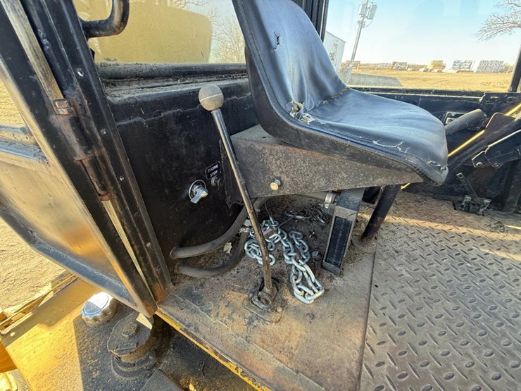 #1975-•-massey-ferguson-14k-forklift-image-63