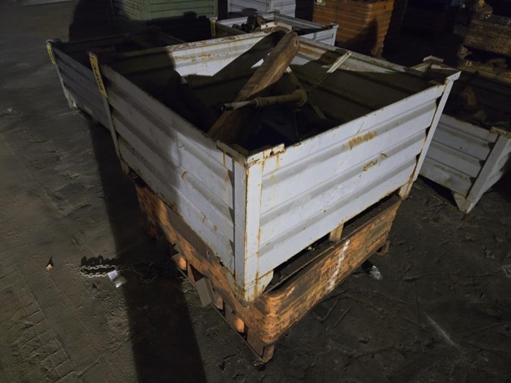 #3408-•-(2)-steel-crates-w/-heavy-duty-chains-and-more-image-4