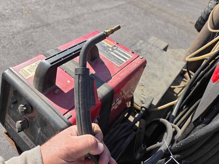 miller-bobcat-225g-image-11