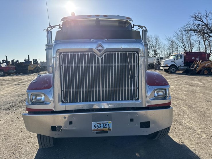 #1952-•-2008-international-eagle-day-cab-truck-tractor-image-8