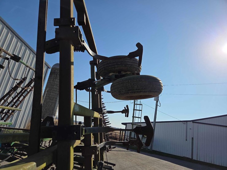 24'-farmhand-sf-4300-soil-finisher-image-9