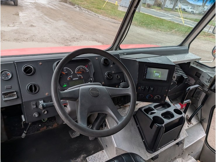 2017-freightliner-mt55-image-13