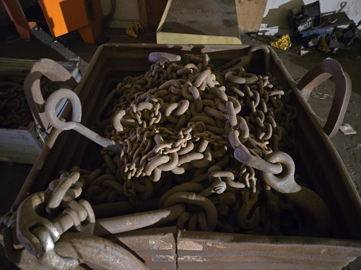 #3404-•-(3)-steel-crates-w/-misc.-chains-and-more-image-5