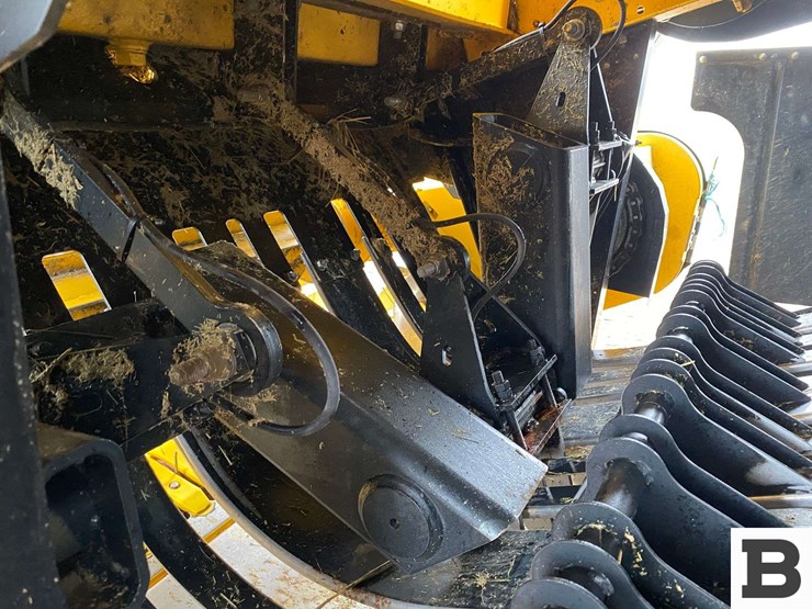 new-holland-340-image-31