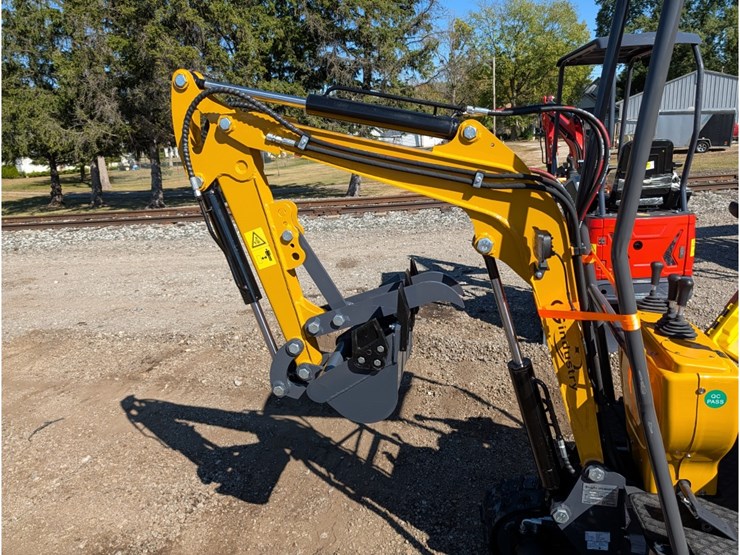 cfg-mx12rx-mini-excavator-w/-mechanical-thumb-image-5