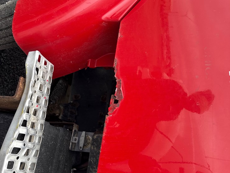 2011-volvo-10-image-38