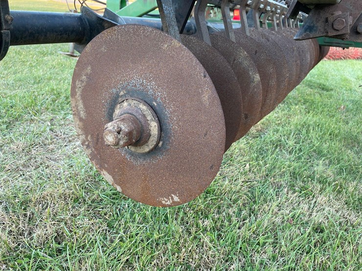 farmhand-soil-saver-13-shank-disc-chisel-image-19