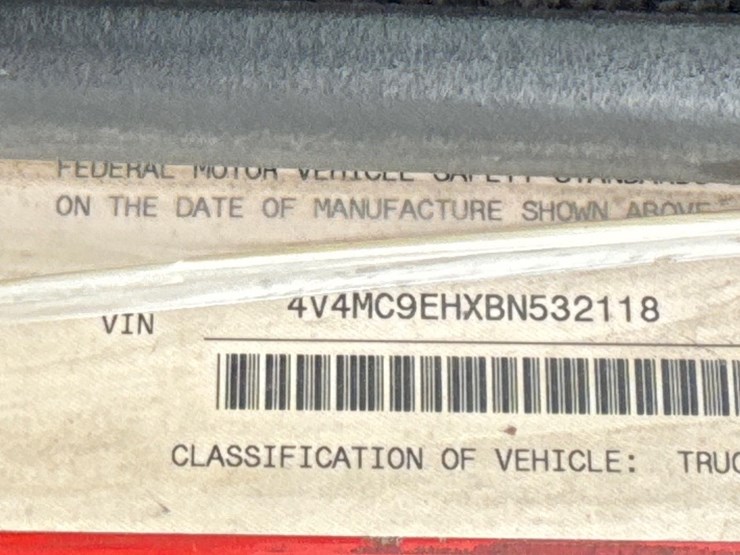 2011-volvo-10-image-49