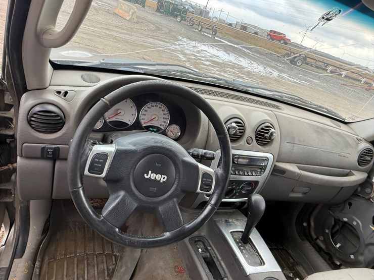 2004-jeep-liberty-image-29