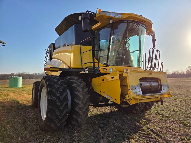 2010-new-holland-cr9065-image-41