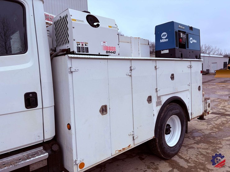 1998-freightliner-fl70-image-9