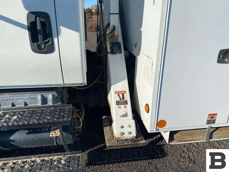 2011-international-durastar-4300-image-19