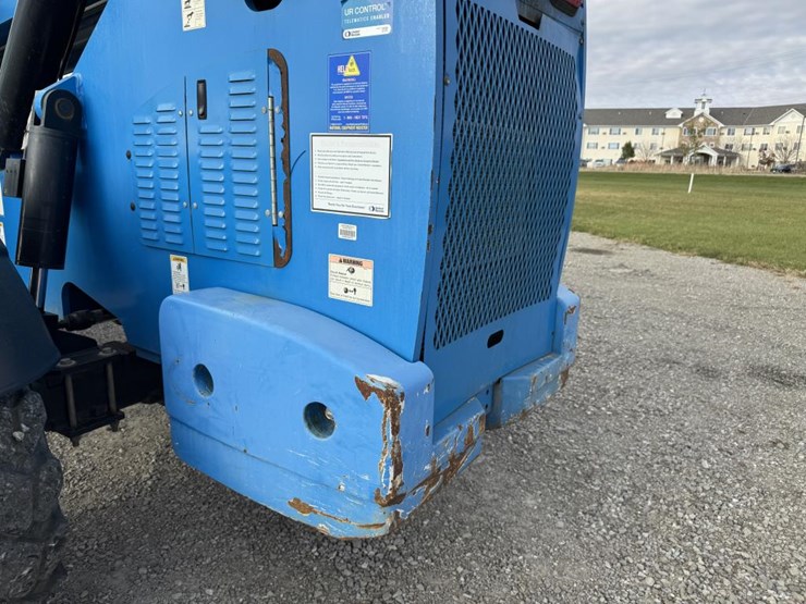 #1460-•-2014-genie-1056-telehandler-image-14