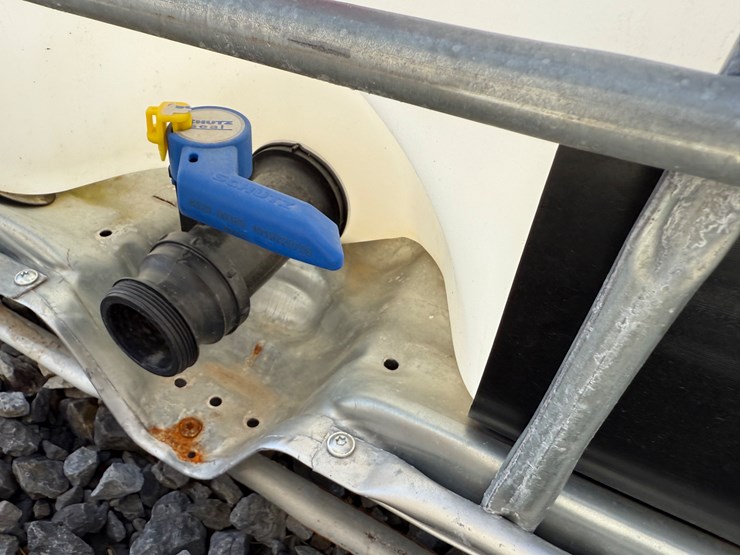 #22631-•-1000-gallon-poly-tank-w/-cage-image-3