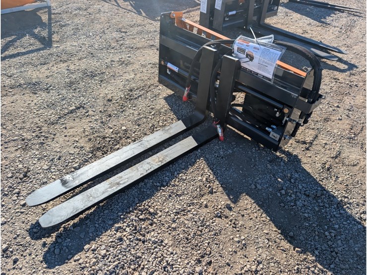 wolverine-skid-steer-48"-hydraulic-forks-image-1