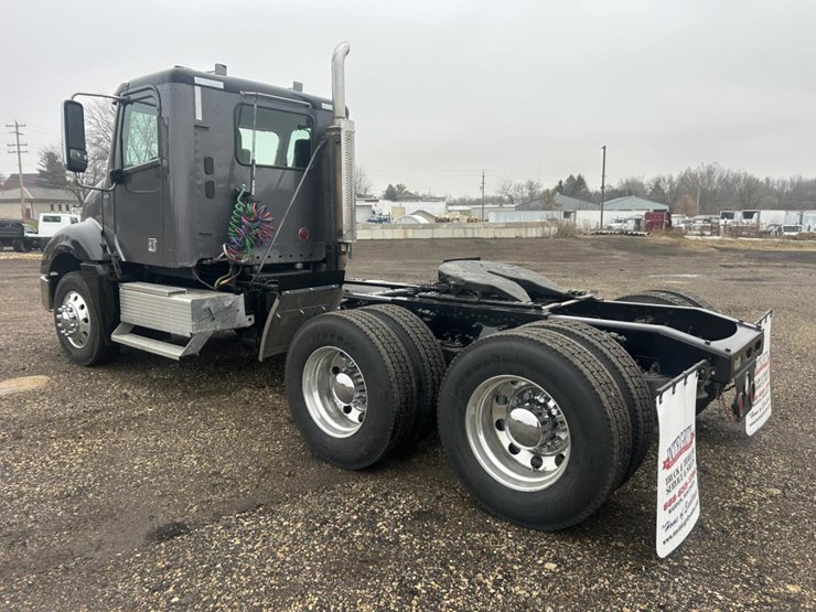 #1675-•-2016-freightliner-harrison-glider-kit-day-cab-truc-image-3