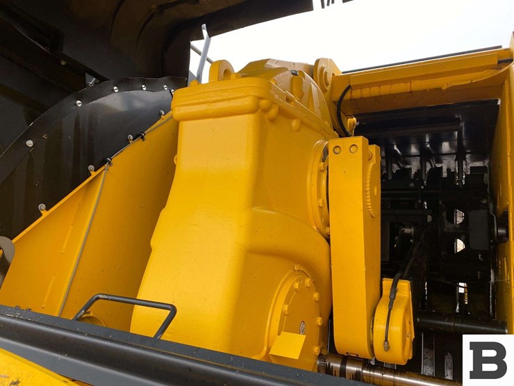 new-holland-340-image-17