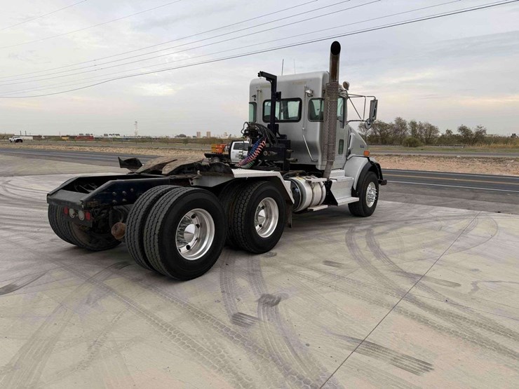 2012-kenworth-t800-image-4