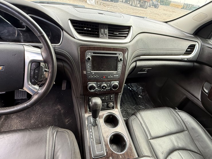 2015-chevrolet-traverse-image-25