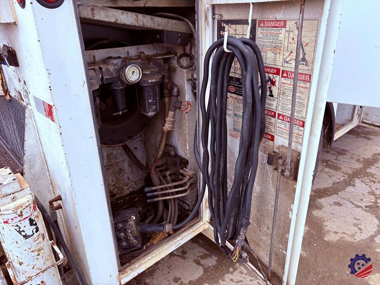 1998-freightliner-fl70-image-42