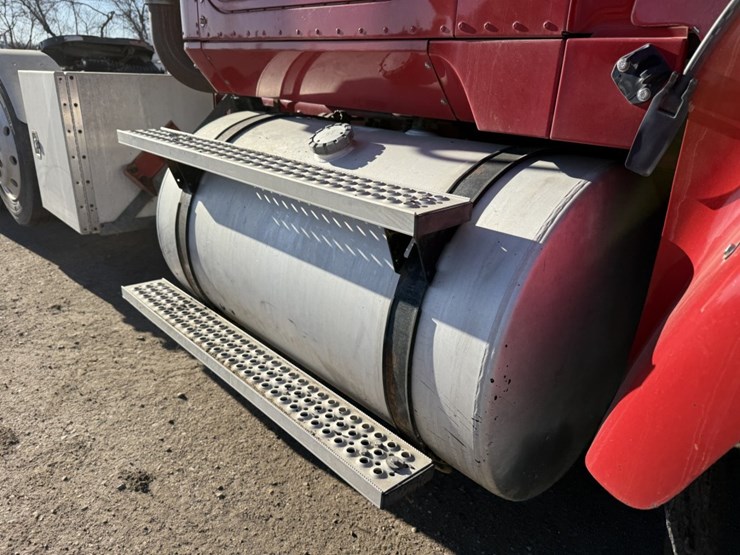 #1952-•-2008-international-eagle-day-cab-truck-tractor-image-57