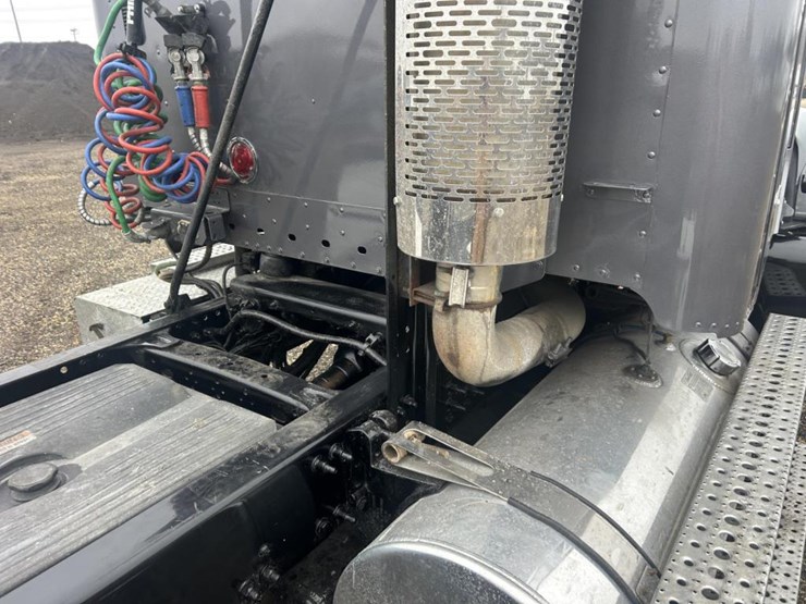 #1675-•-2016-freightliner-harrison-glider-kit-day-cab-truc-image-31