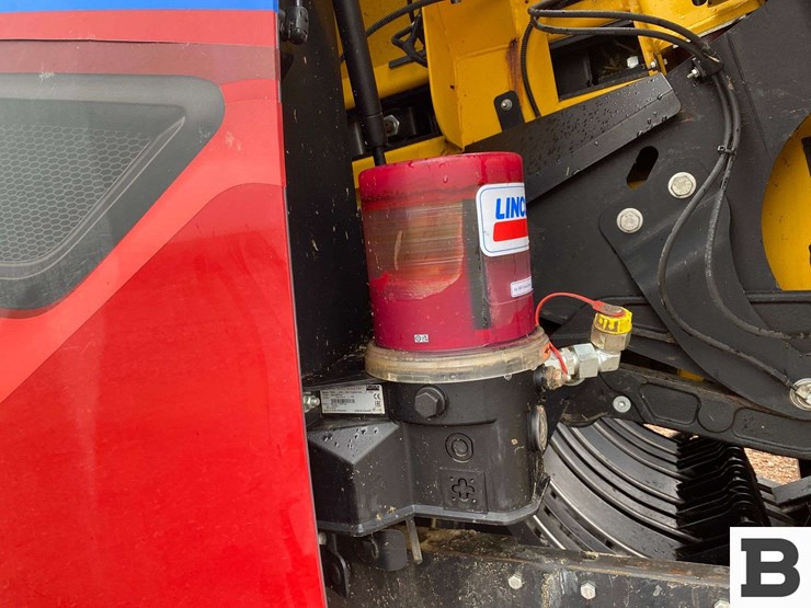 new-holland-340-image-55