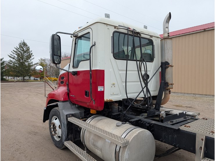 2007-mack-cxn613-daycab-image-6