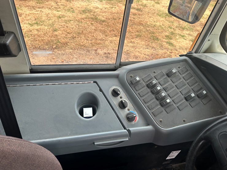 2005-international-pb105-image-71