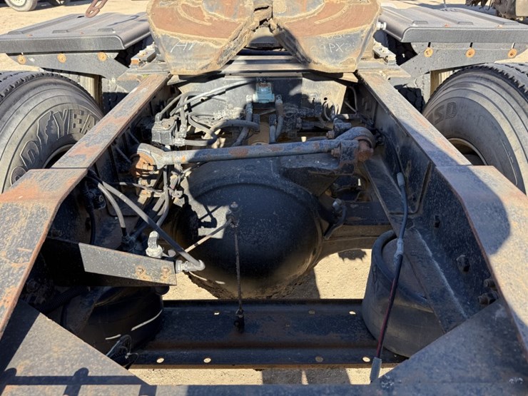 #1955-•-2008-international-eagle-day-cab-truck-tractor-image-65