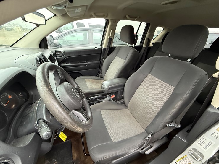 2014-jeep-compass-image-35