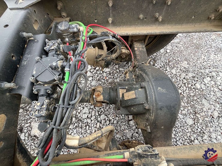 2013-freightliner-m2-s/a-cab-&-chassis-image-24