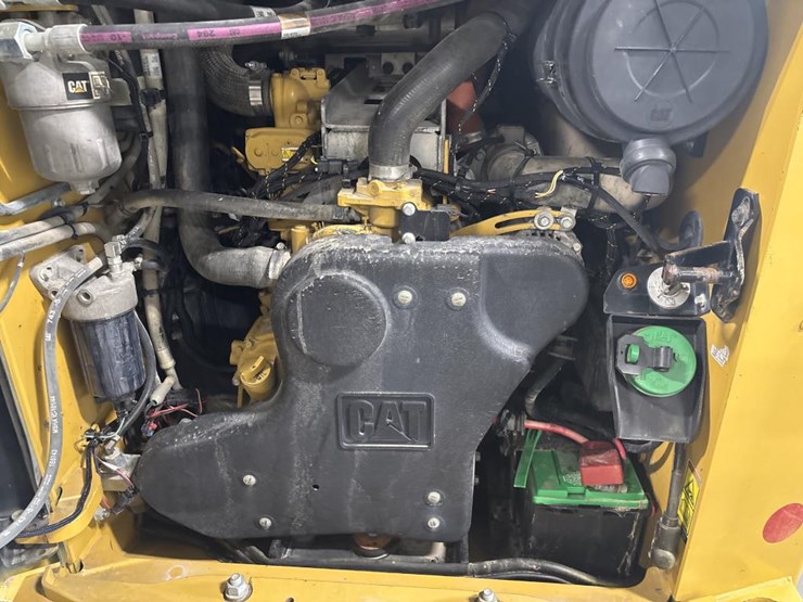 2018-caterpillar-228-image-16