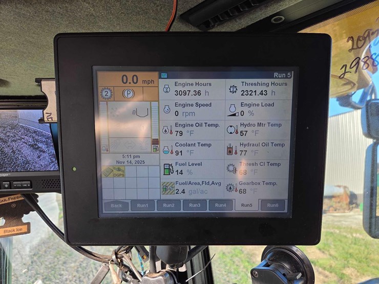 2010-new-holland-cr9065-image-61