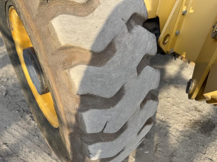 2013-gehl-dl11-image-69