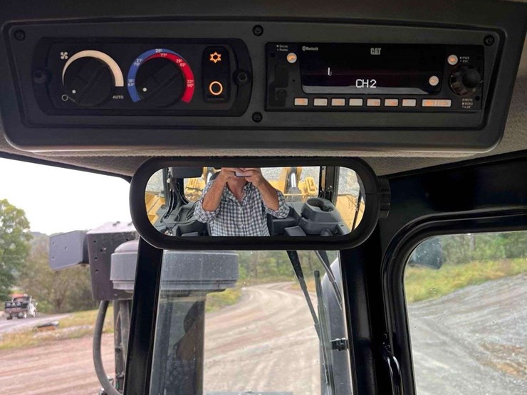 2022-caterpillar-d7-image-14